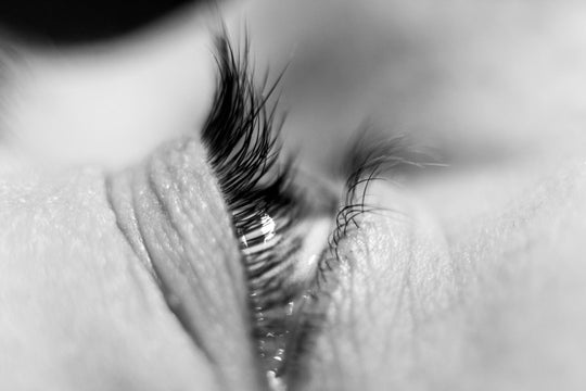 The Ultimate Guide to Eyelash Extension Materials: Advantages and Disadvantages